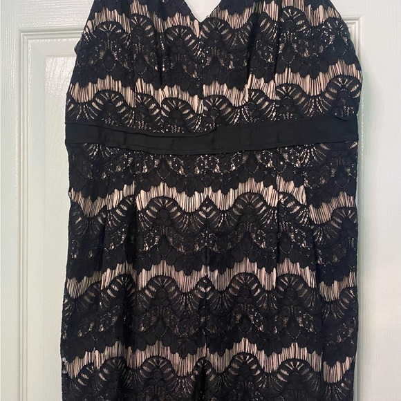 Tracy Reese Women's Black Lace Sleeveless Jumpsuit Romper V Neck Size 12 - Picture 3 of 9